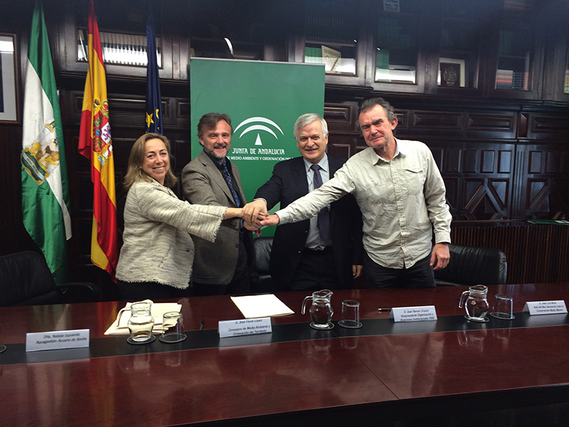 Firma del convenio de colaboración para potenciar la nidificación de las tortugas Caretta caretta en las costas andaluzas