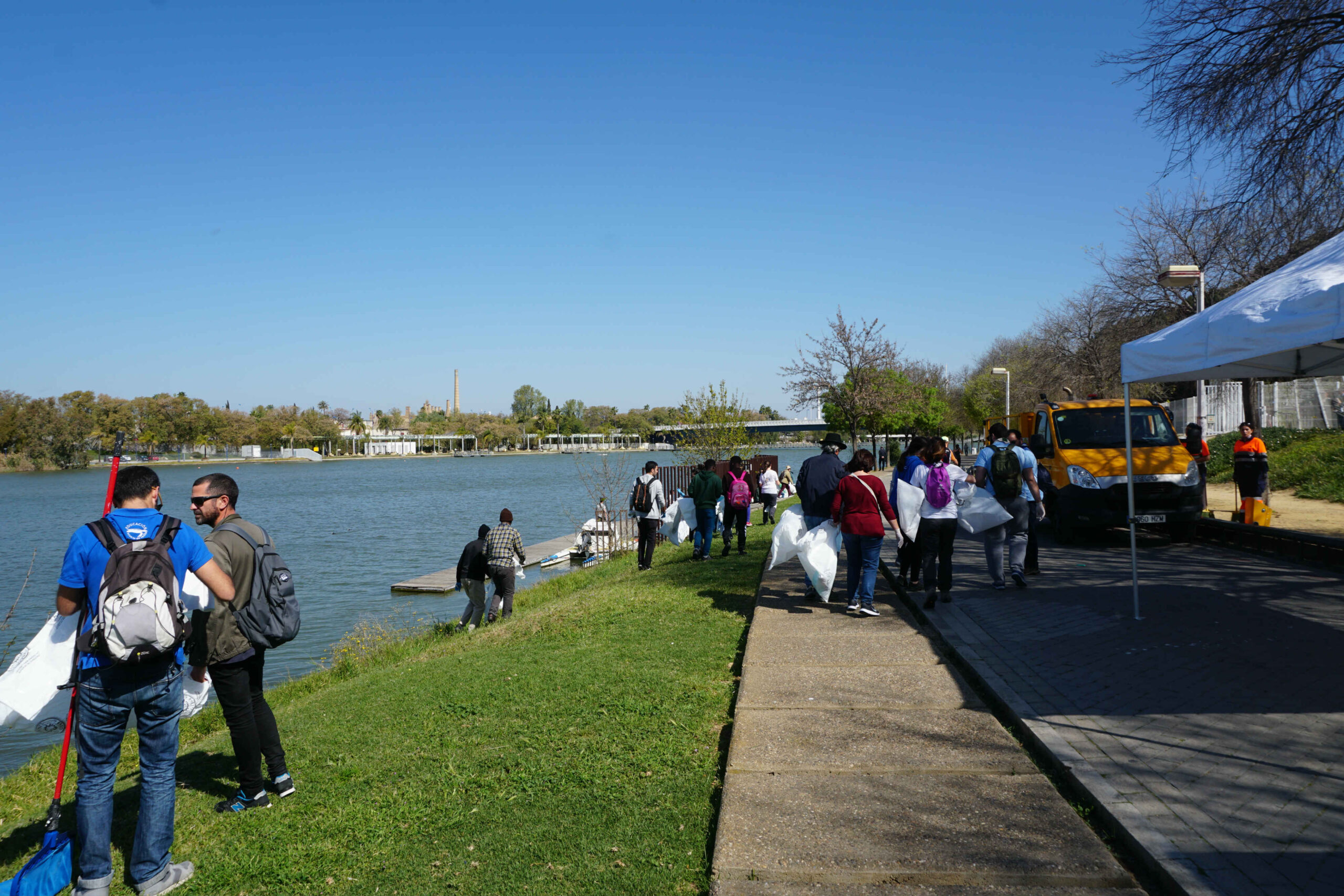 Cleanup in the Guadalquivir to Raise Awareness for World Water Day