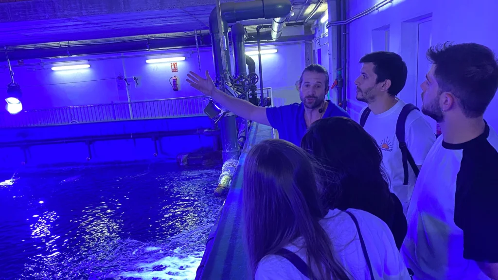 Visita zona técnica Visita a la zona técnica del acuario